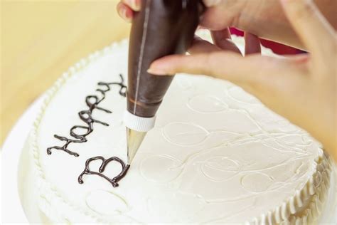 Come scrivere sulle torte: tutti i consigli per un.